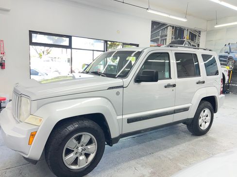 Used 2012 Jeep Liberty Sport image 3