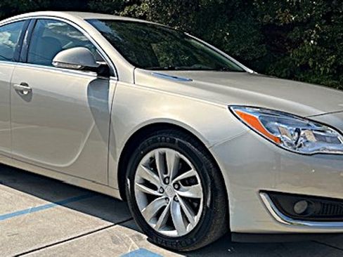 Used 2016 Buick Regal Leather image 3