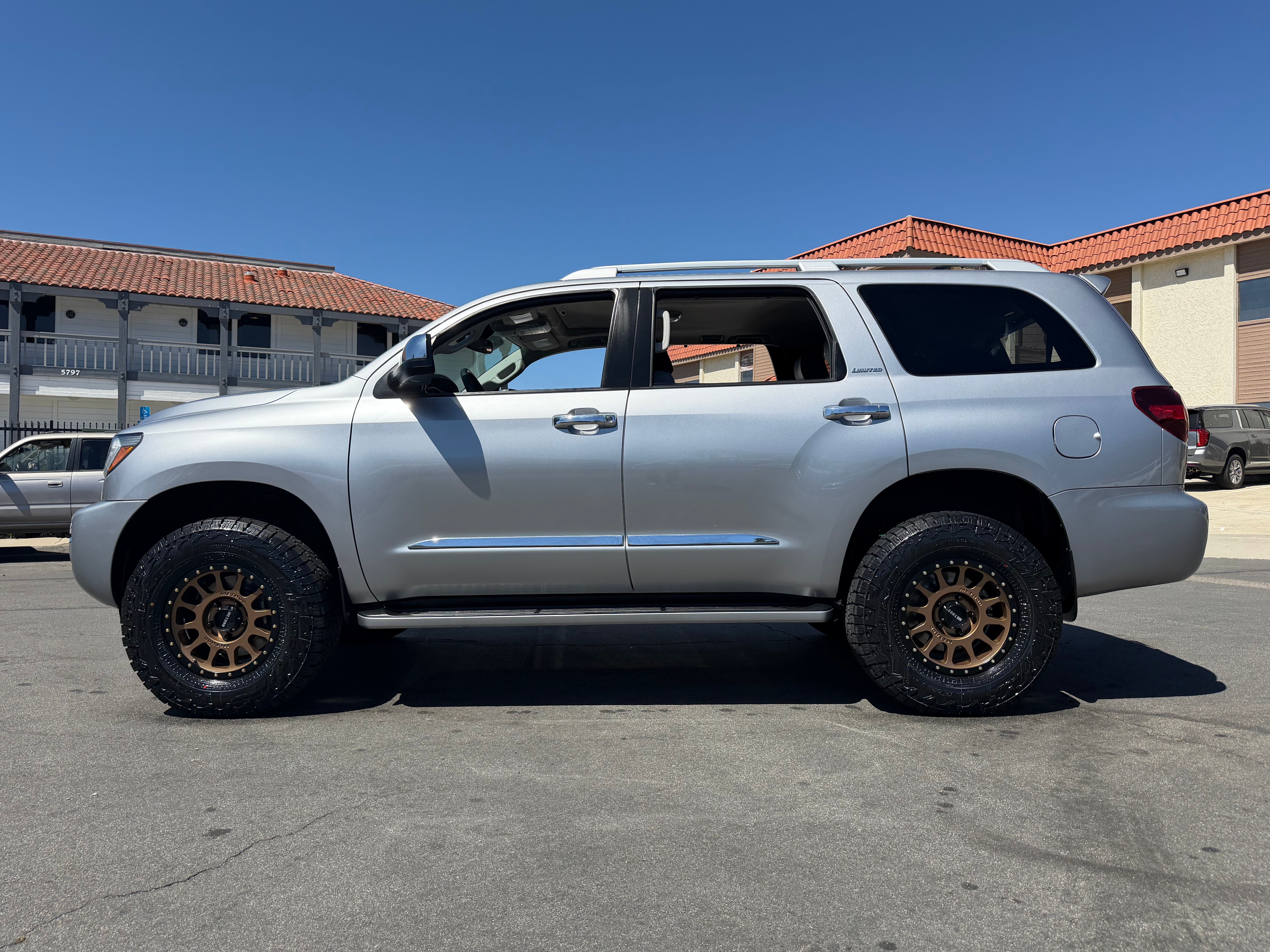 Used 2018 Toyota Sequoia Limited AWD/4WD image 2