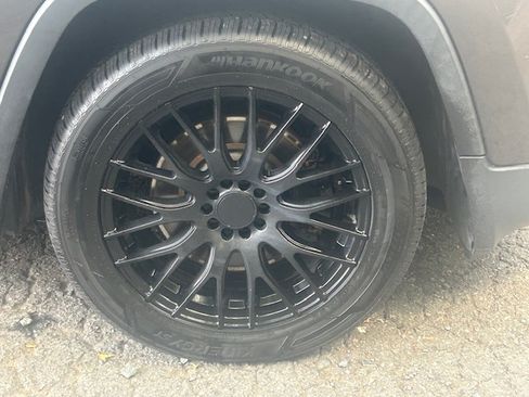 Used 2018 Jeep Cherokee FWD Limited image 32