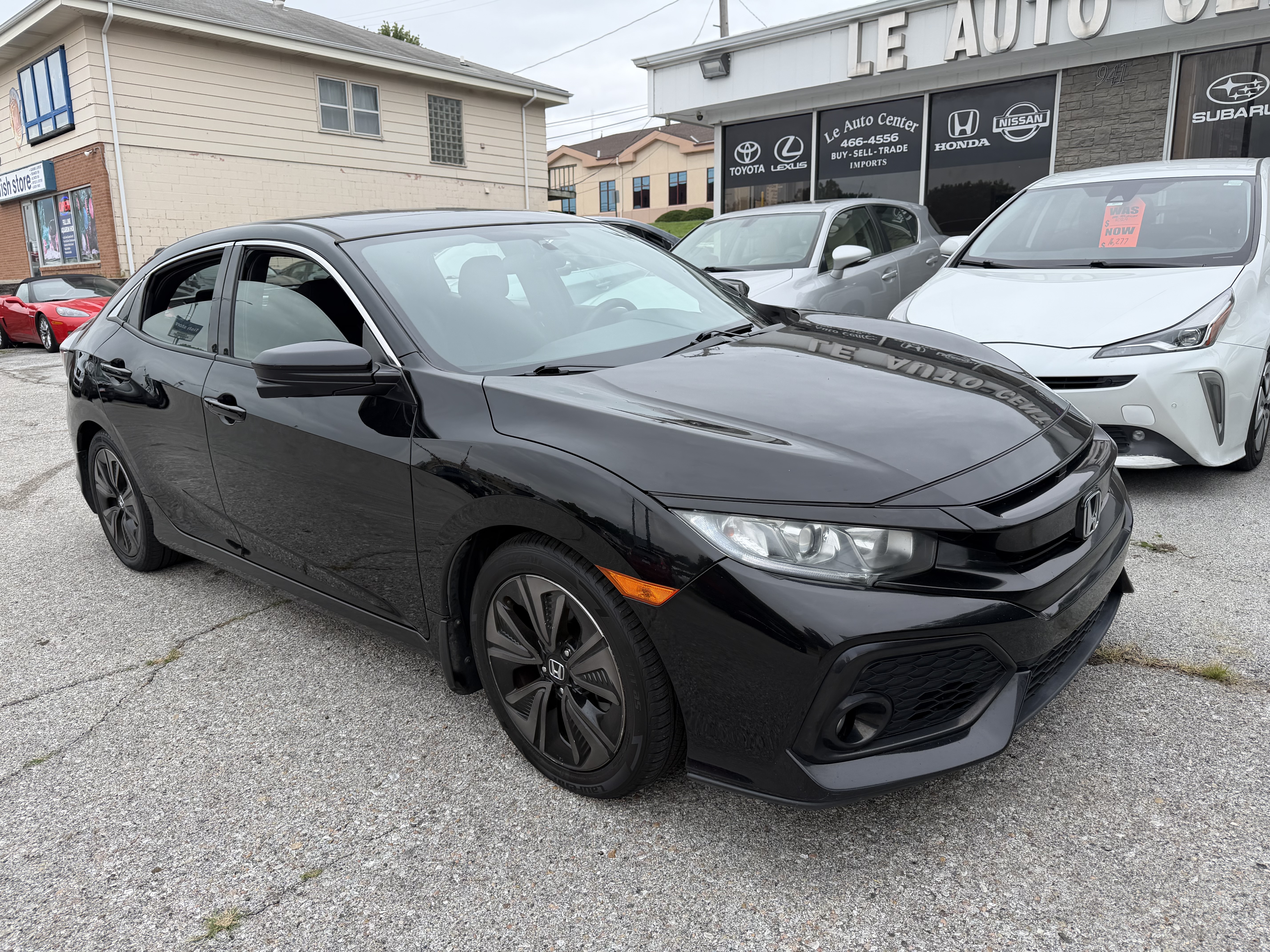 Used 2018 Honda Civic EX Hatchback image 5