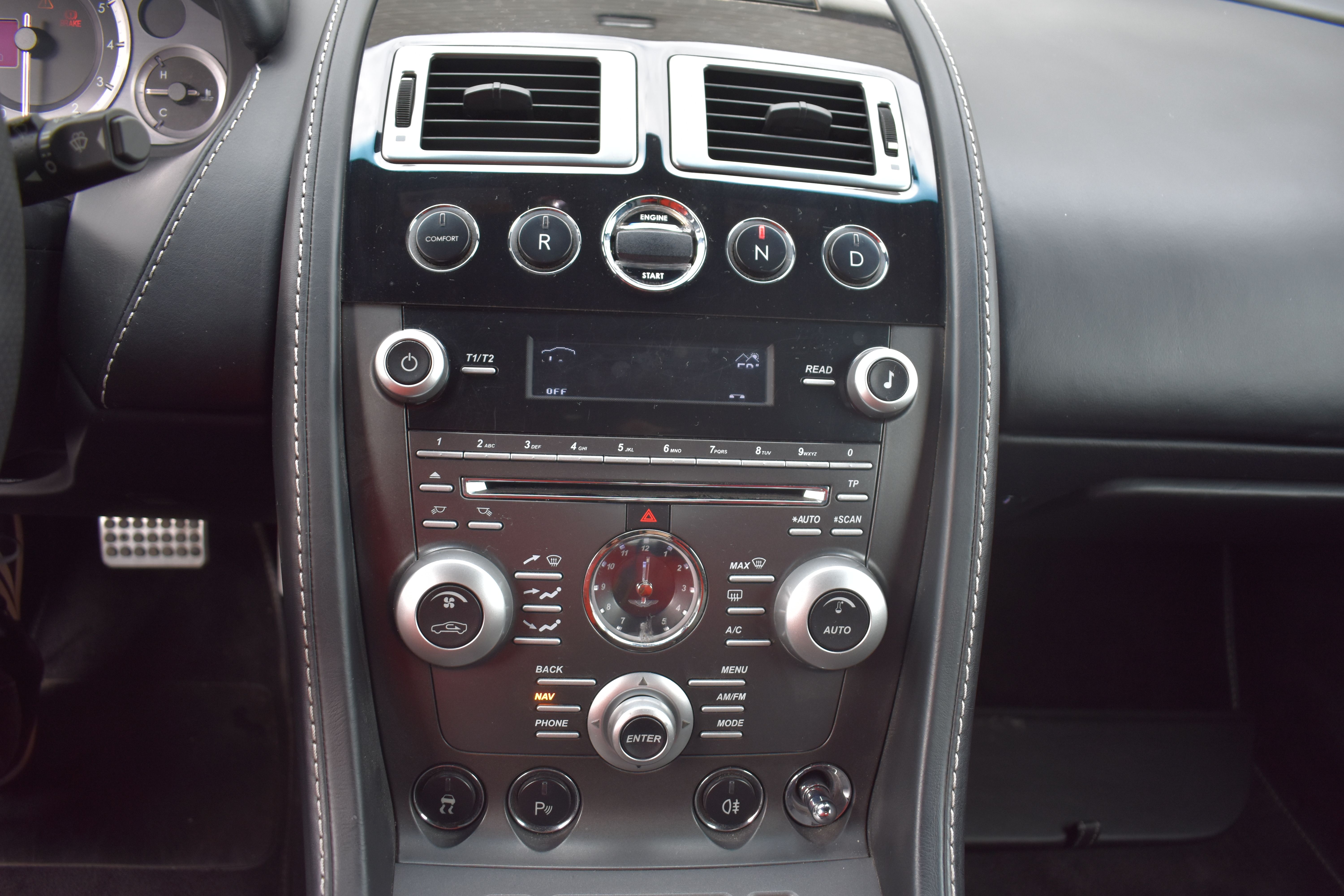 Used 2009 Aston Martin V8 Vantage Roadster RWD image 44