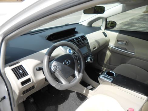 Used 2014 Toyota Prius V Two image 11