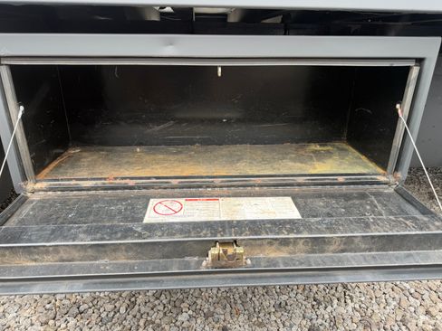Used 2005 Ford F550 RWD image 12