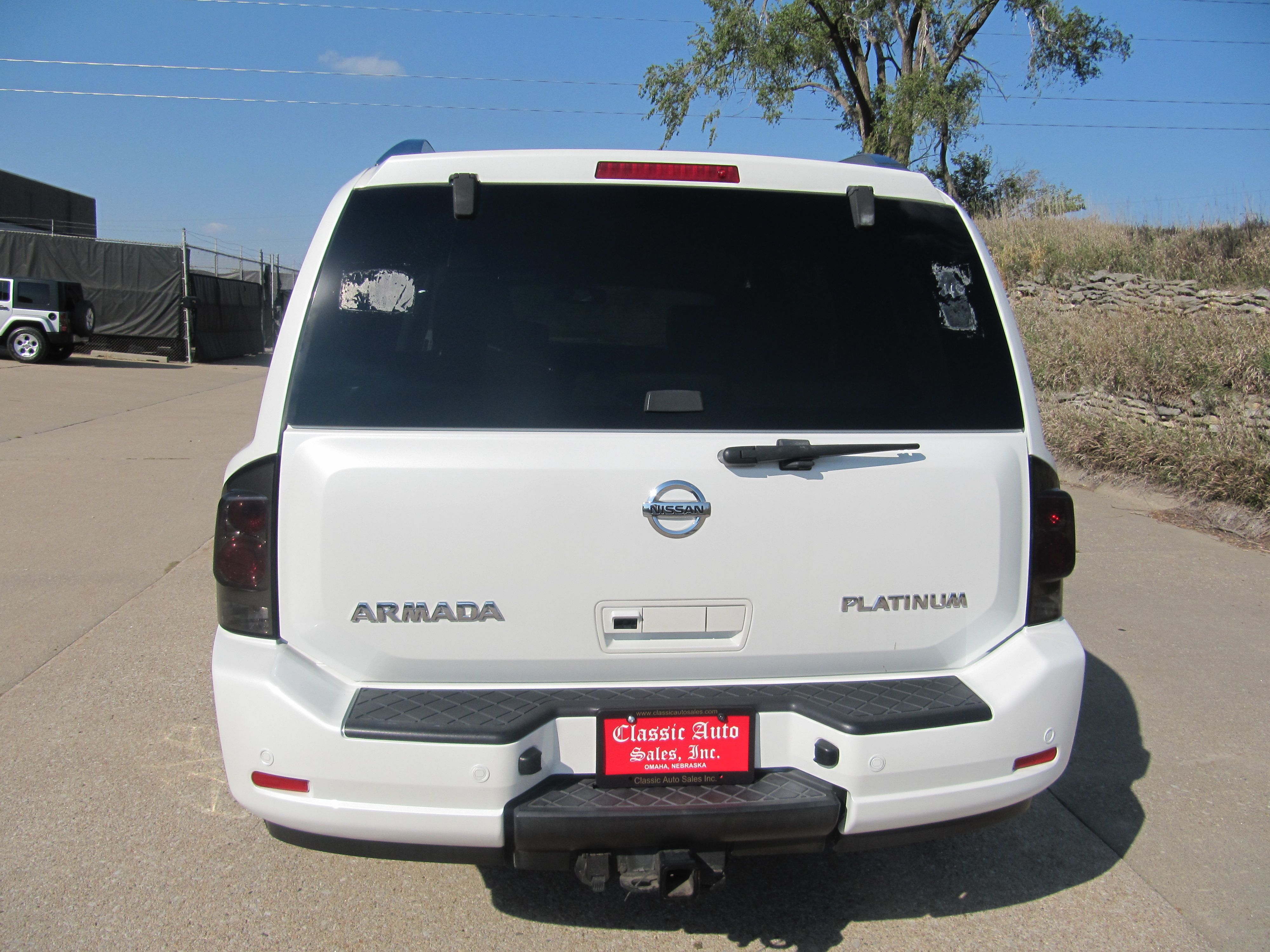 Used 2014 Nissan Armada Platinum AWD/4WD image 4