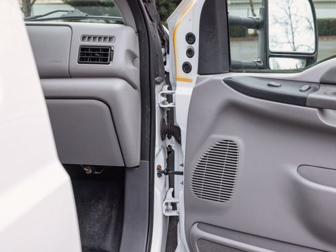 Used 1999 Ford F350 XLT image 94