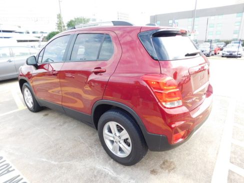 Used 2022 Chevrolet Trax AWD LT w/ 1LT image 4