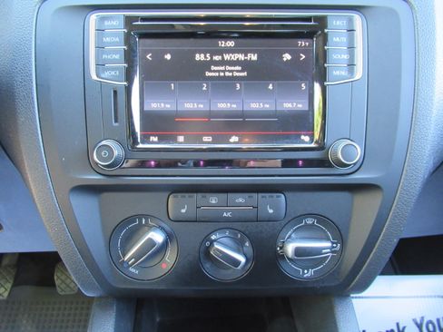 Used 2016 Volkswagen Jetta SE image 14