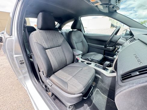 Used 2010 Ford Focus SE Coupe FWD image 19