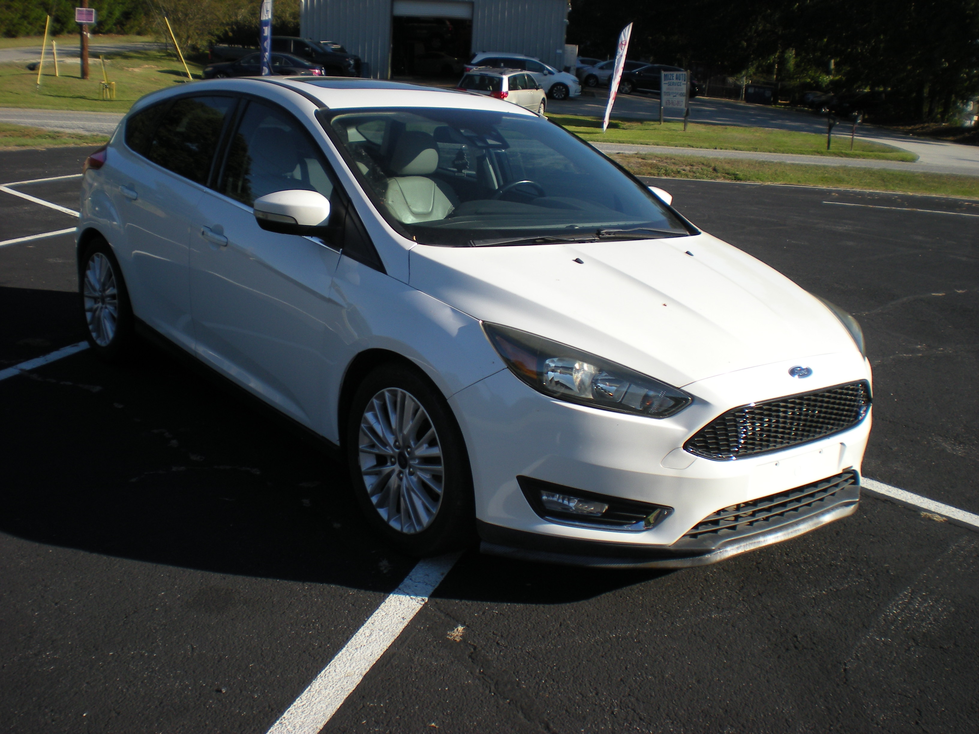 Used 2016 Ford Focus Titanium Hatchback FWD image 3
