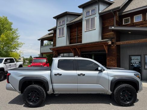 Used 2025 Toyota Tacoma 4x4 Double Cab image 7