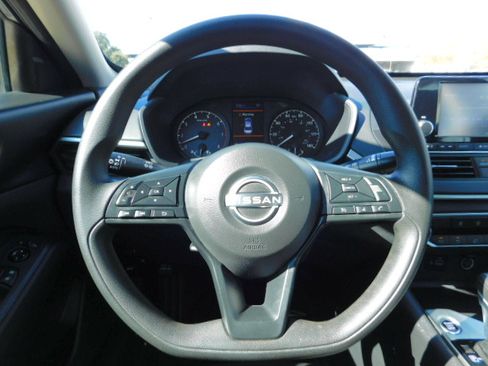 Used 2023 Nissan Altima 2.5 S FWD image 12