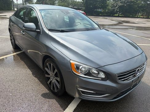 Used 2017 Volvo S60 T5 Inscription Premier AWD image 4