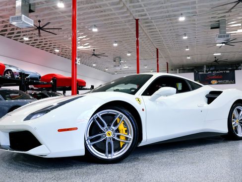 Used 2017 Ferrari 488 GTB RWD image 4