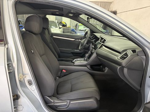 Used 2019 Honda Civic EX Hatchback image 14