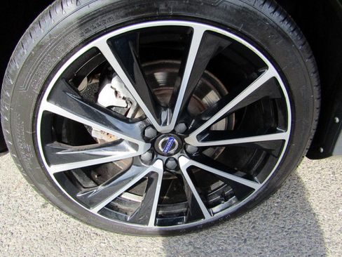 Used 2018 Volvo S60 T5 Dynamic AWD image 9