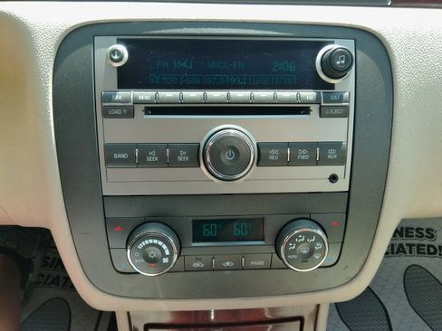 Used 2008 Buick Lucerne CX FWD image 45