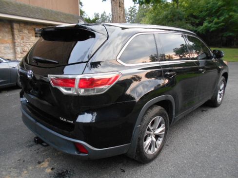 Used 2014 Toyota Highlander AWD XLE V6 image 2