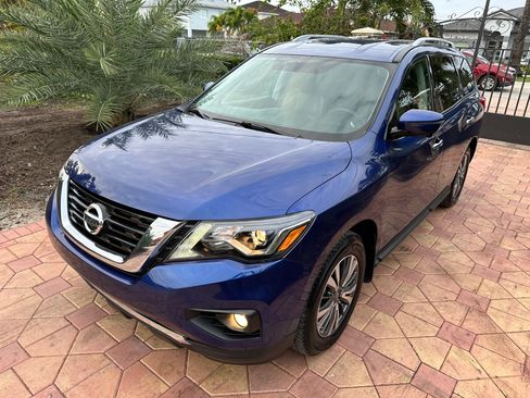 Used 2017 Nissan Pathfinder 4WD image 1