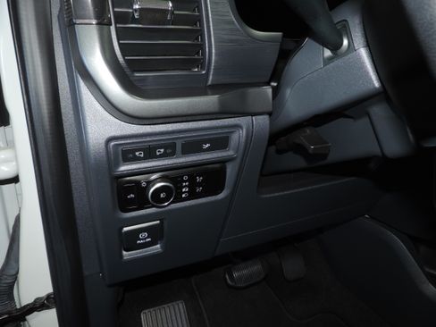Used 2024 Ford F150 XLT AWD/4WD image 38