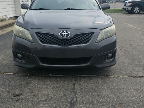 Used 2011 Toyota Camry SE image 2