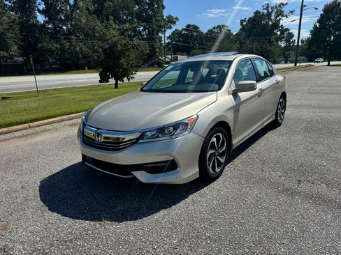 Used 2016 Honda Accord EX image 1
