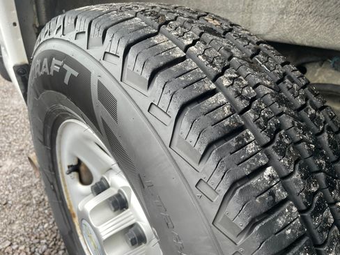 Used 2011 Chevrolet Express 2500 image 15