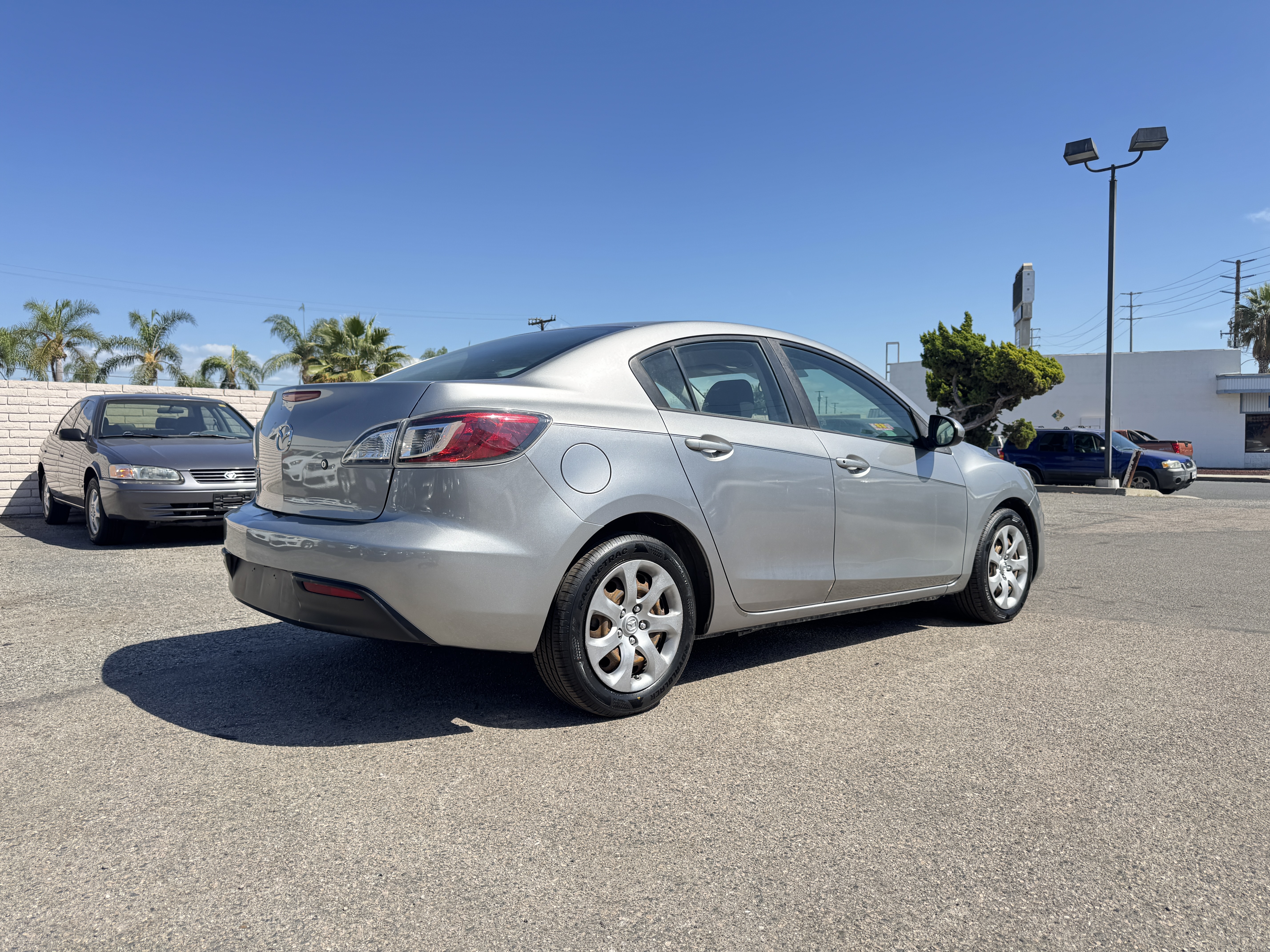 Used 2011 MAZDA MAZDA3 i Sport Sedan FWD image 9
