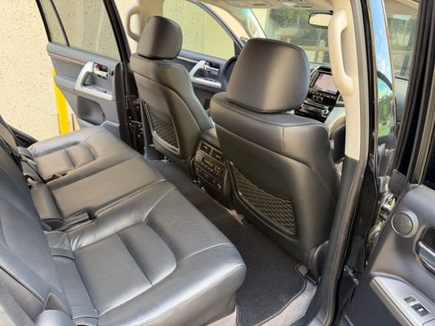 Used 2013 Toyota Land Cruiser image 20