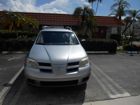 Used 2006 Mitsubishi Outlander LS image 7