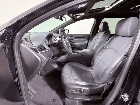 Used 2022 Buick Enclave Essence image 9