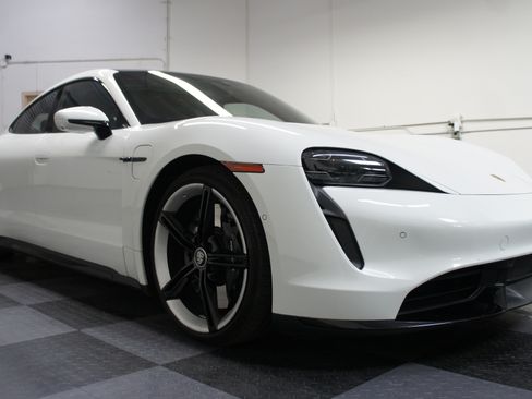 Used 2020 Porsche Taycan Turbo image 12