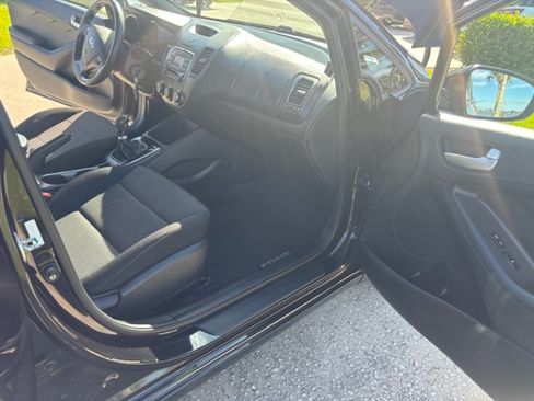 Used 2018 Kia Forte LX image 13