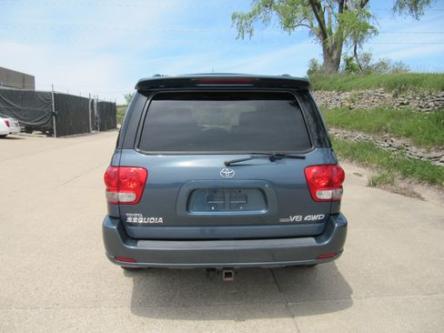 Used 2005 Toyota Sequoia 4WD Limited image 10