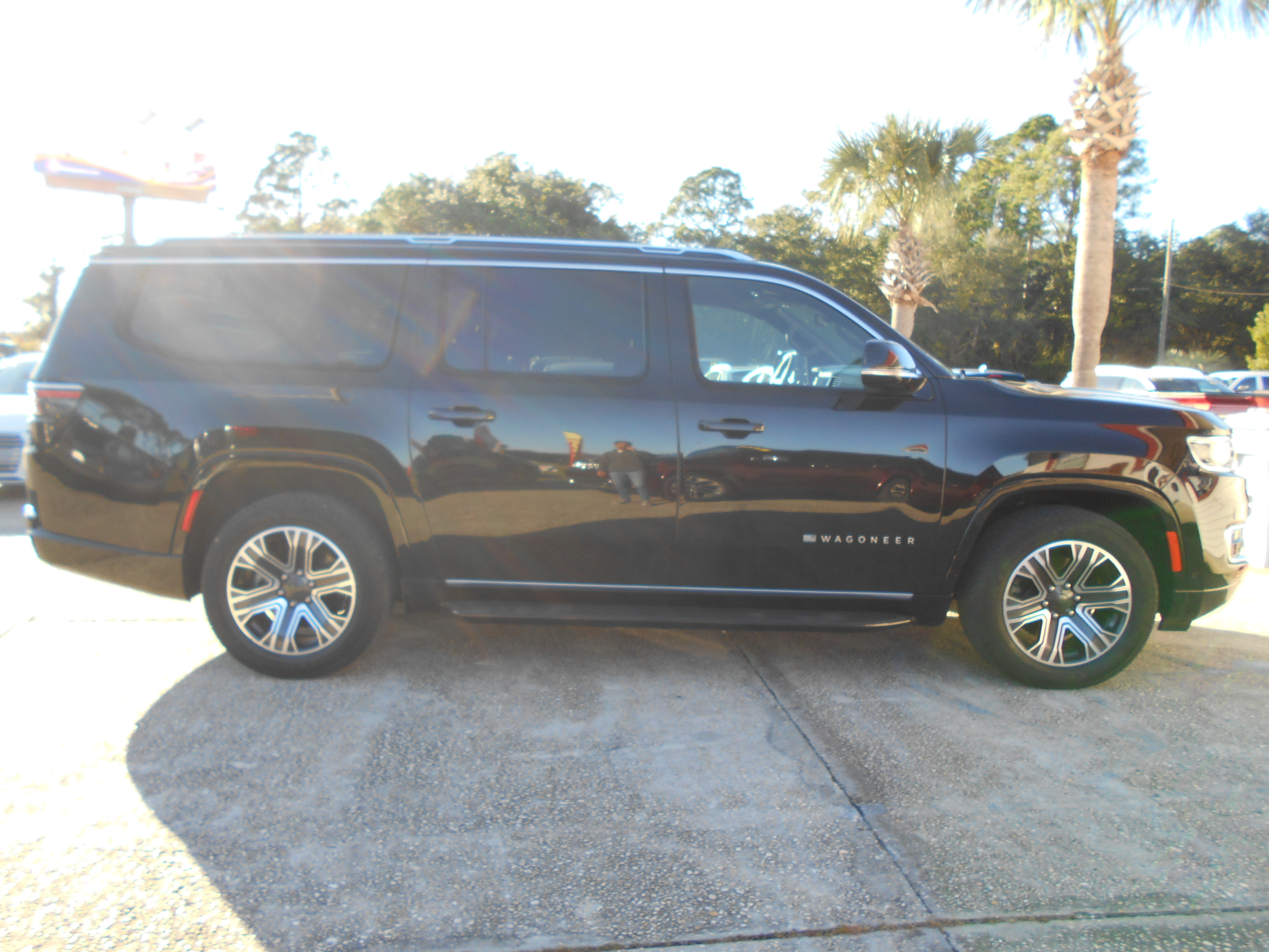 Used 2023 Jeep Wagoneer L Series II AWD/4WD image 1