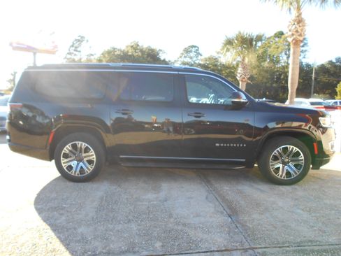 Used 2023 Jeep Wagoneer L Series II image 1