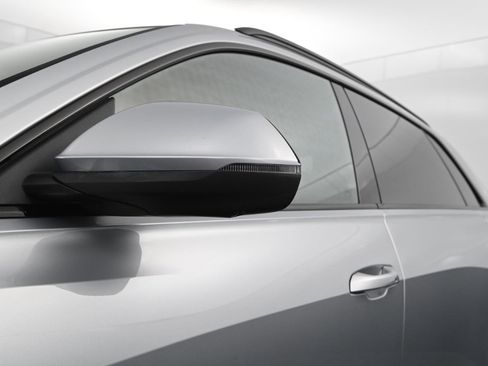 Used 2019 Audi Q8 Prestige image 11