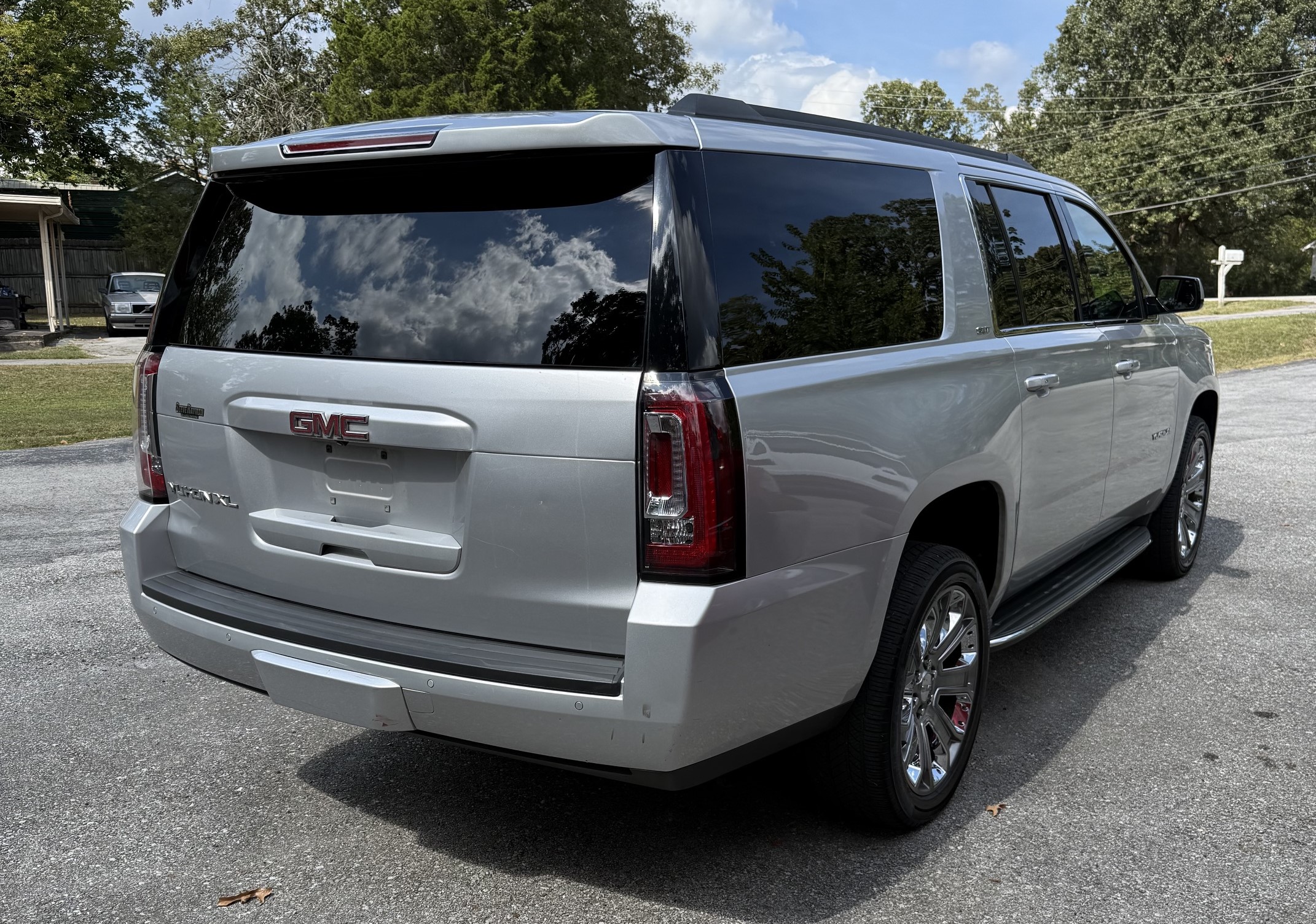 Used 2016 GMC Yukon XL 2WD SLT image 3