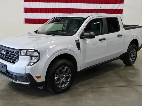 Used 2025 Ford Maverick XLT image 1