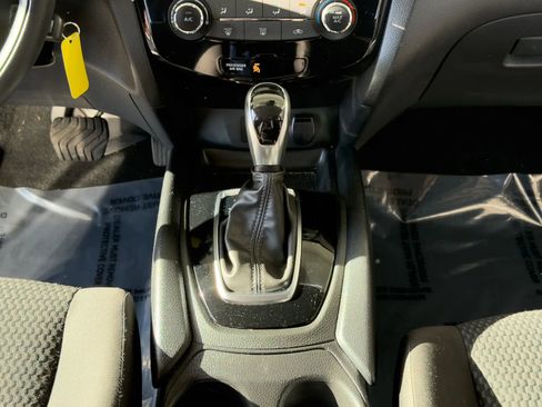 Used 2022 Nissan Rogue Sport S image 13