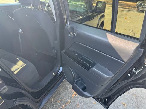 Used 2016 Jeep Patriot Sport image 11