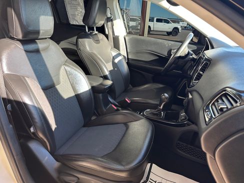 Used 2019 Jeep Compass Latitude image 14