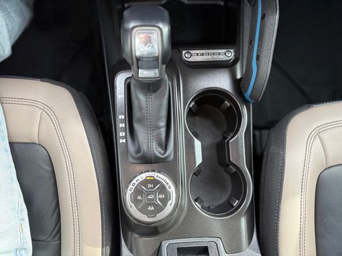 Used 2023 Ford Bronco Wildtrak image 23