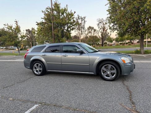 Used 2007 Dodge Magnum R/T Sport Wagon 4D RWD image 6