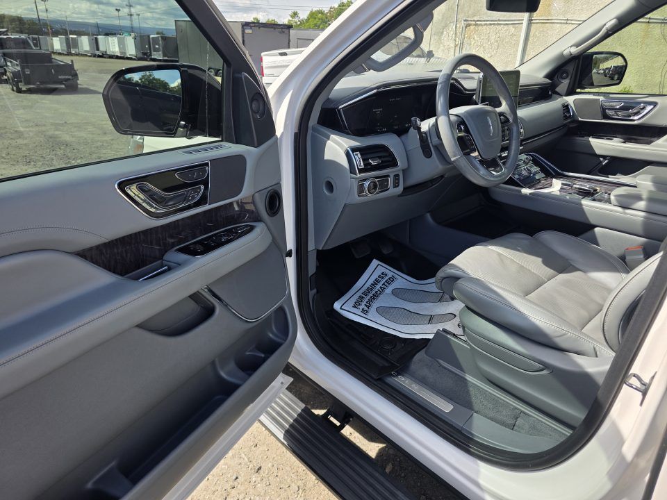 Used 2019 Lincoln Navigator 4WD Reserve image 14