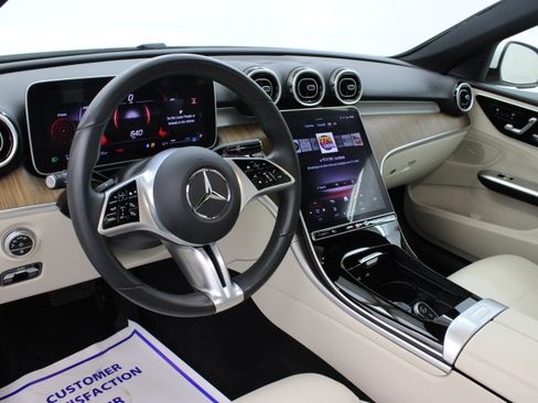 Used 2025 Mercedes-Benz C 300 image 11