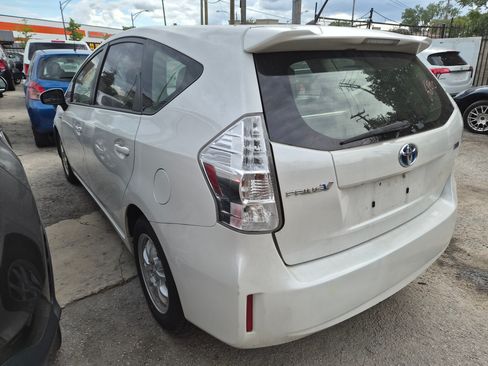 Used 2014 Toyota Prius V Two image 3