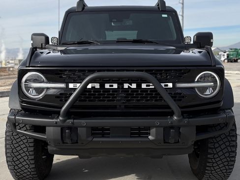 Used 2023 Ford Bronco Wildtrak image 2