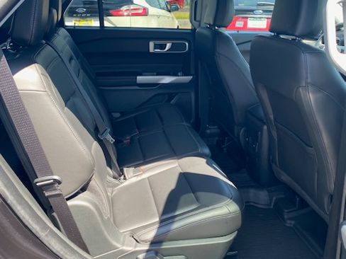 Used 2024 Ford Explorer 4WD XLT image 17