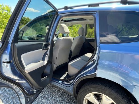 Used 2015 Subaru Forester 2.5i Premium AWD/4WD image 6